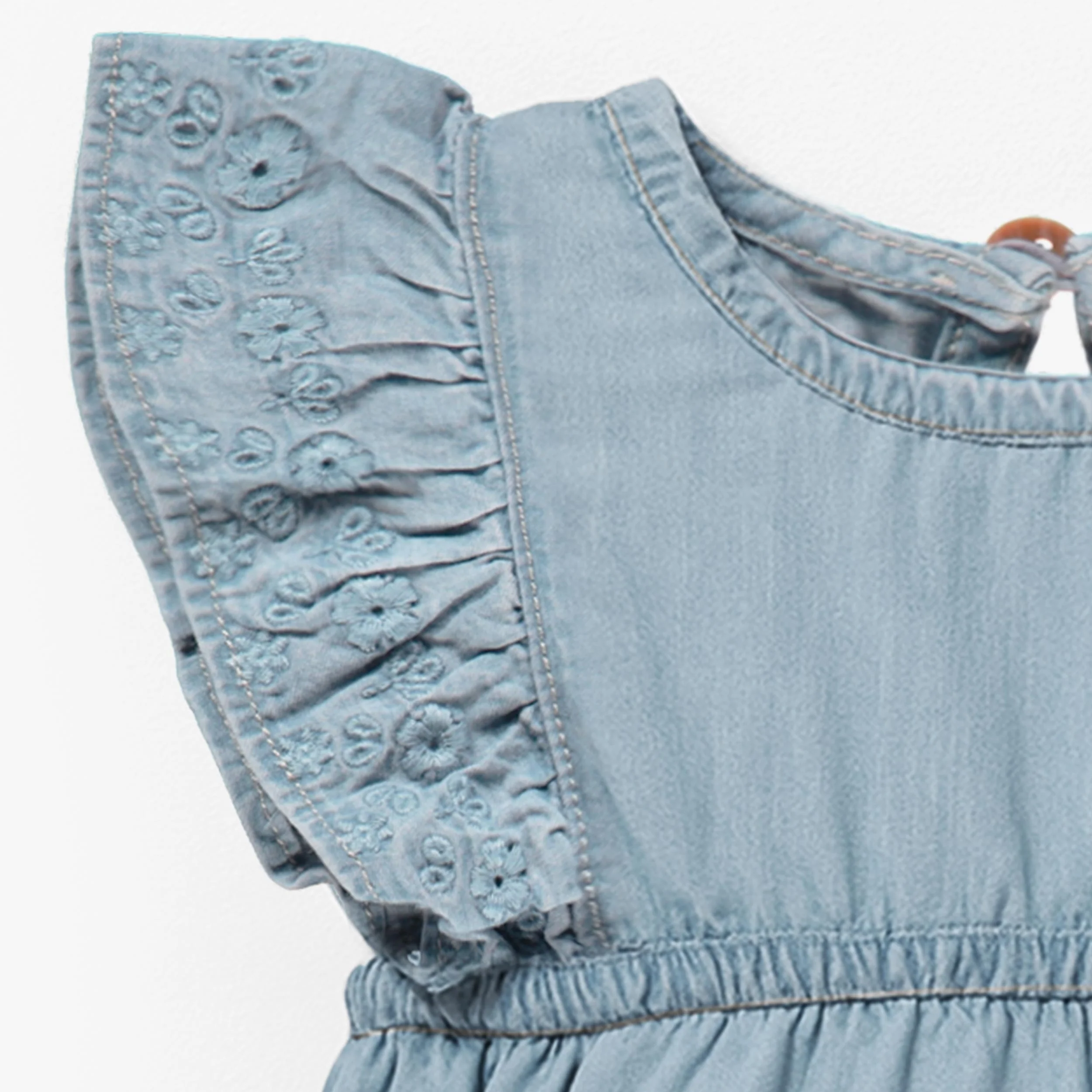 Barboteuse bleu pâle en denim avec broderie anglaise, naissance - Image 3
