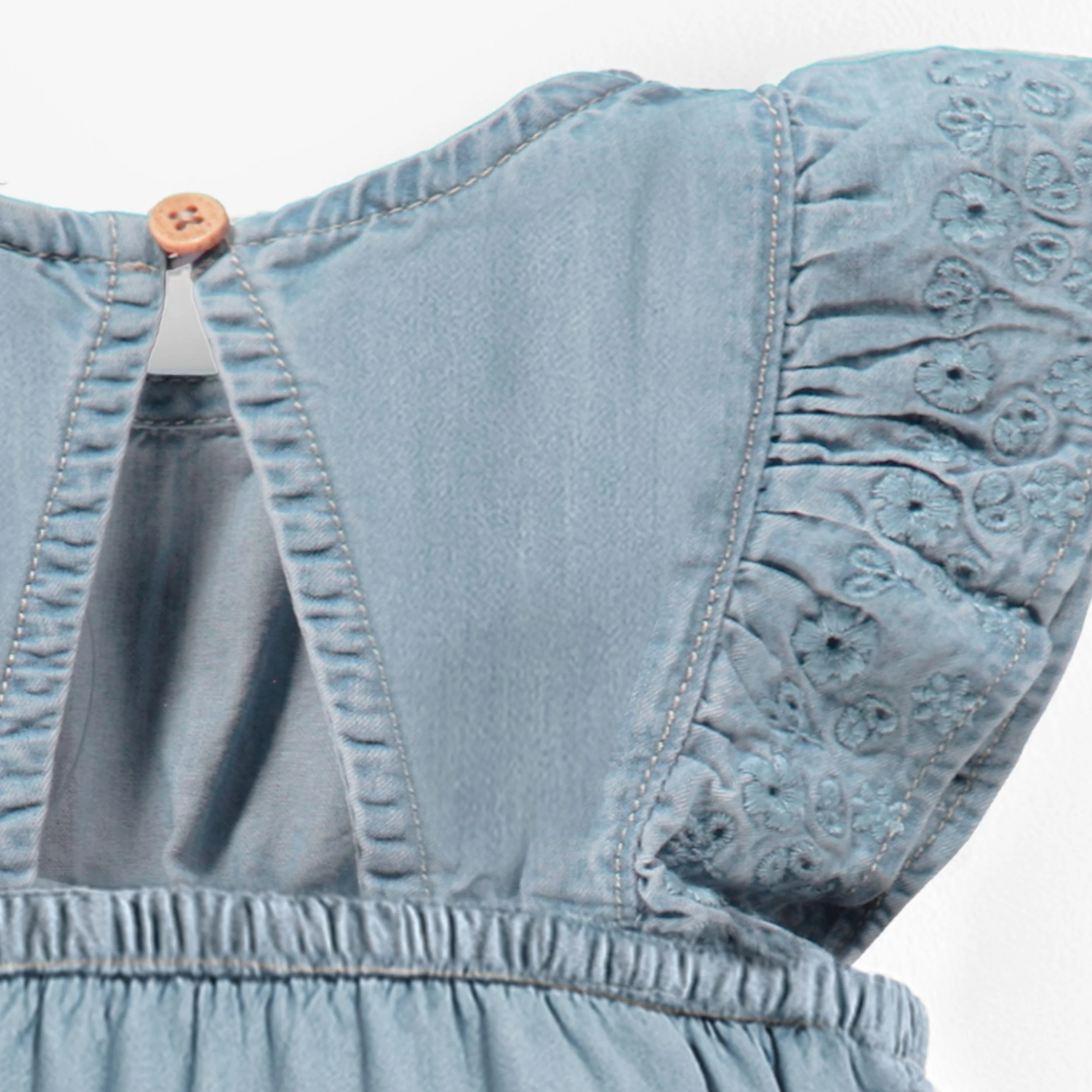 Barboteuse bleu pâle en denim avec broderie anglaise, naissance - Image 4